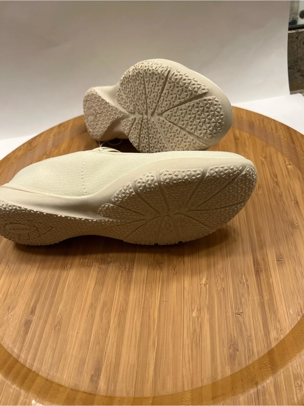 J Sport Cream Mary Jane Comfort Shoes Size 7.5 NWOT or Box